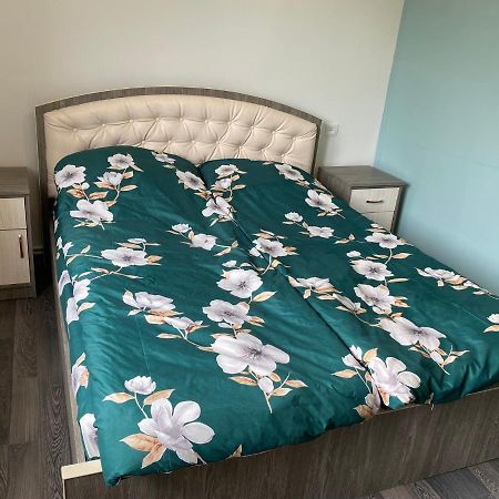 Lovely 2-Bedroom Apartment Near Ayb School Dilidzjan Buitenkant foto