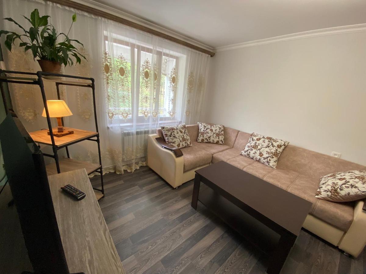 Lovely 2-Bedroom Apartment Near Ayb School Dilidzjan Buitenkant foto