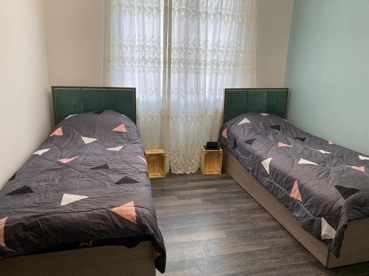 Lovely 2-Bedroom Apartment Near Ayb School Dilidzjan Buitenkant foto